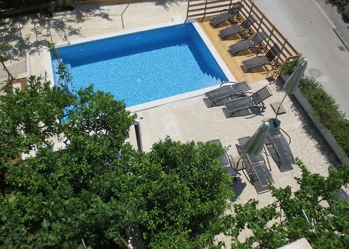 Petrinic V * פולה