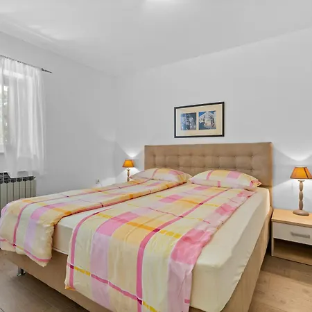Petrinic V Apartment *
