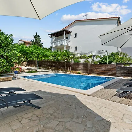 Apartment Petrinic V *