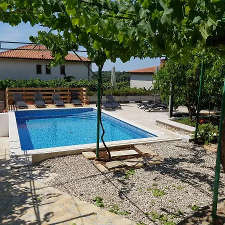 Petrinic V Apartmán *