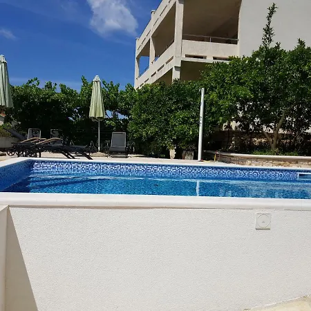 Petrinic V Apartmán *