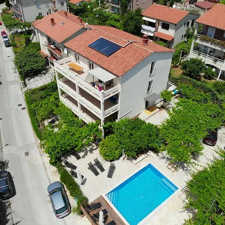 Apartment Petrinic V *