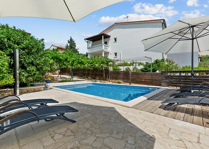 Apartment Petrinic V *