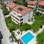 Апартаменты Petrinic V *