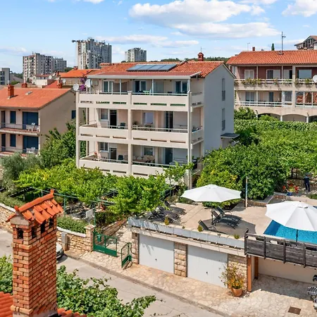 Petrinic V Appartamento *